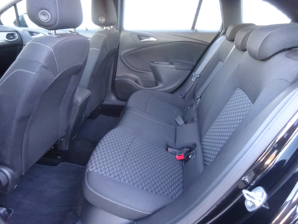 Opel Astra sports tourer 1.2 business edition navi / trekhaak / cruise cont