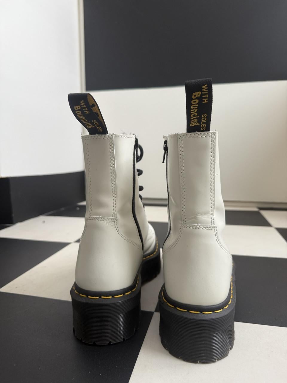 Dr Martens enkellaars wit maat 43