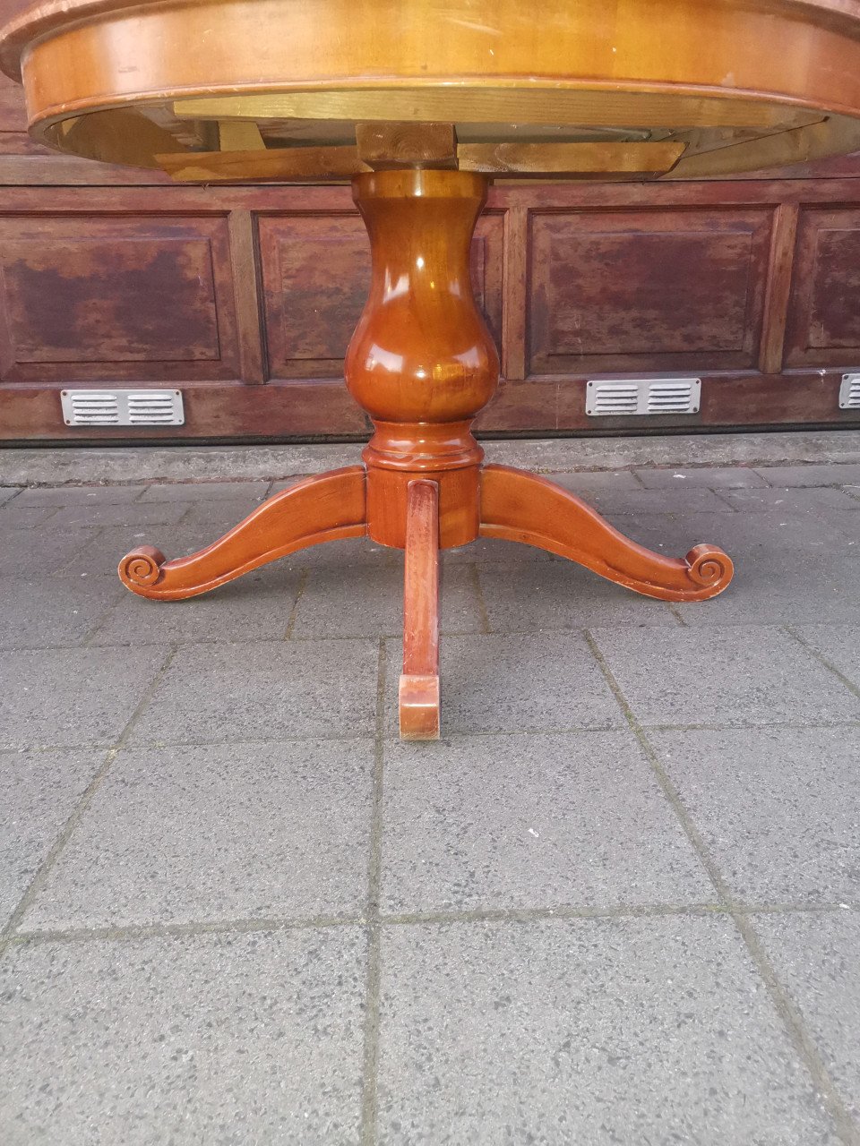 Ronde uitschuifbare eettafel