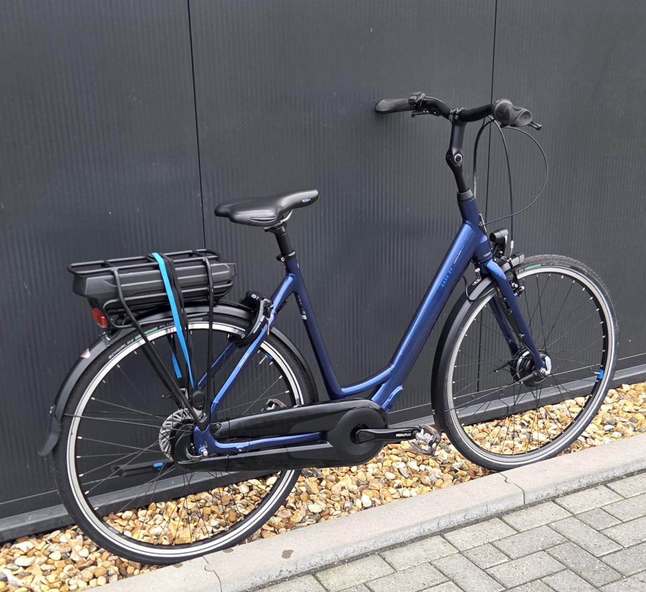 Sportieve Giant Ease-E+ 2  400Wh met lage instap 56cm