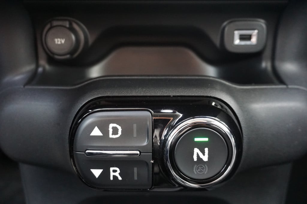 Citroen C4 Cactus 1.2 puretech shine airco / navi / carplay / elektr. ramen