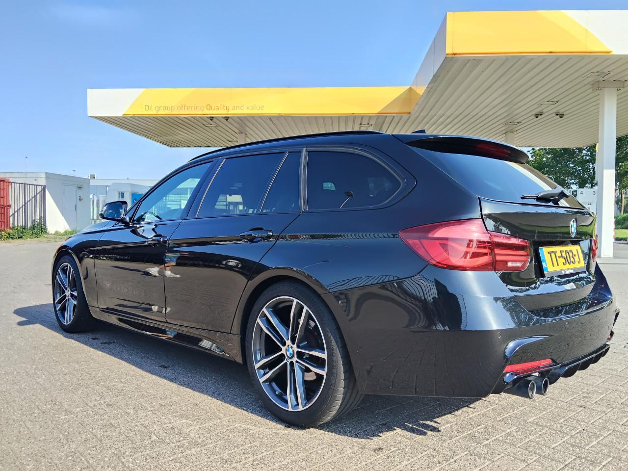 BMW 320I