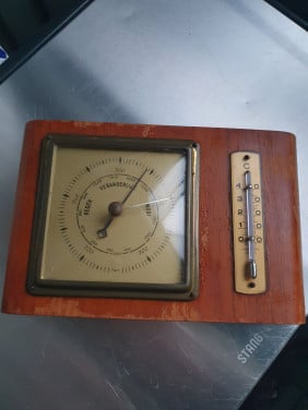 Antiek houten barometer/thermometer jaren 60 in werkende staat...