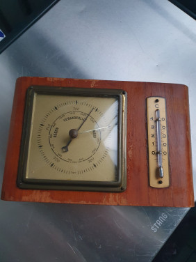 Antiek houten barometer/thermometer jaren 60 in werkende staat...