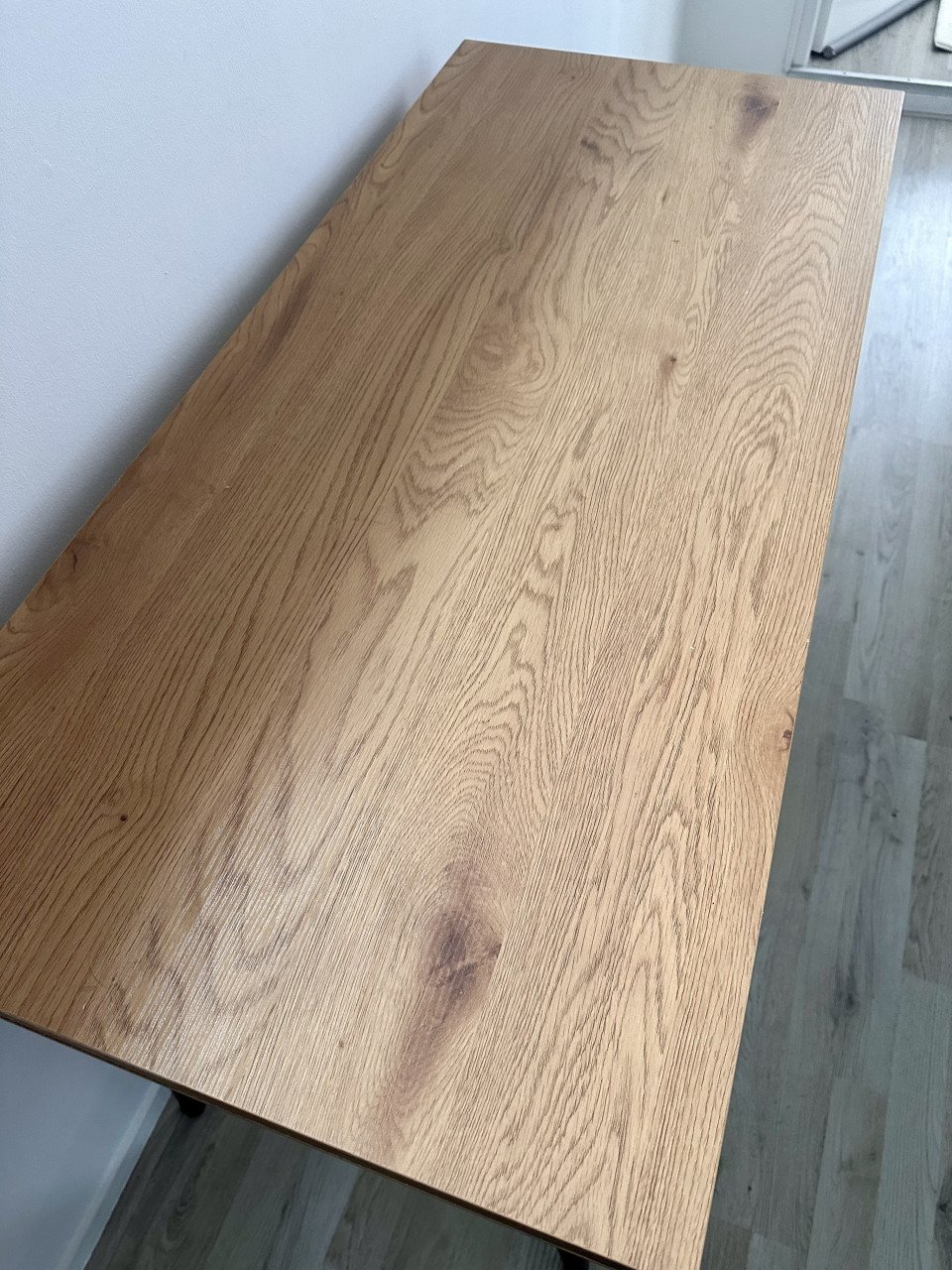 Leuk designbureau met industrieel onderstel, nette staat