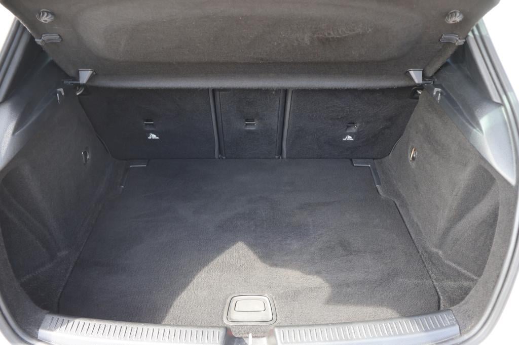 Mercedes-Benz A-Klasse 180 business solution amg l automaat l camera l temp