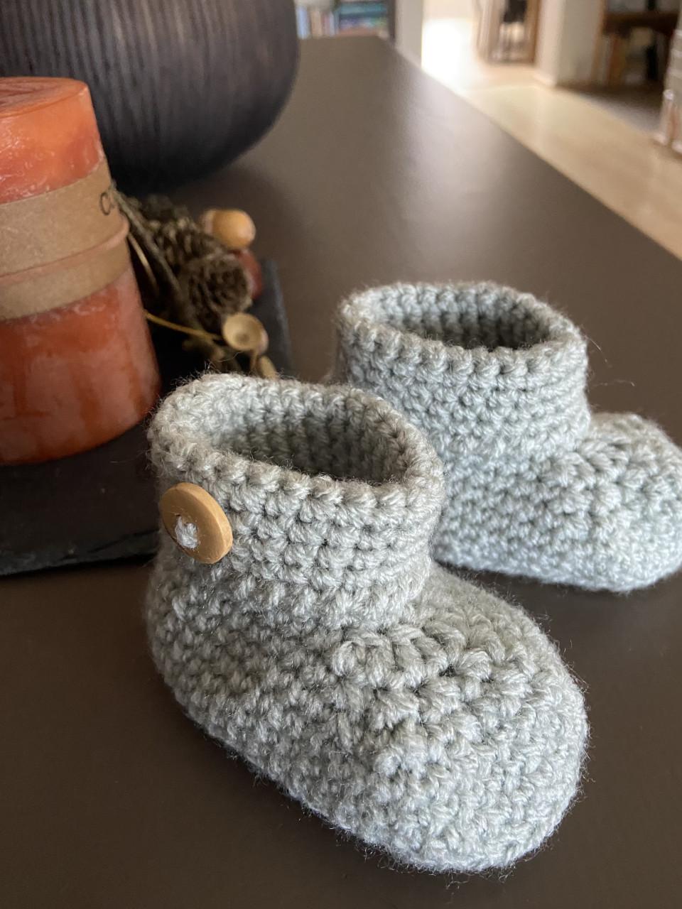 Nieuw: schattig gehaakte babyslofjes