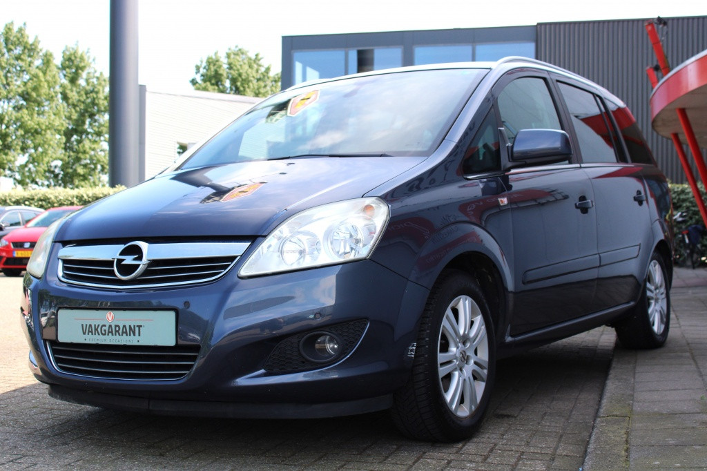 Opel Zafira met 1 jaar apk 1.8 cosmo