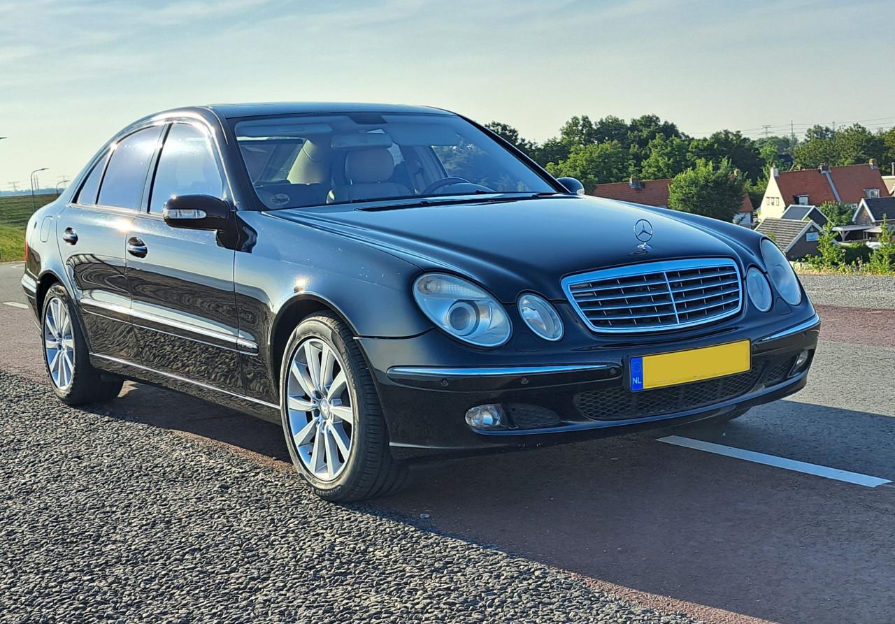 Mercedes E500 Diep Zwart 2004 287.200 km € 5.500