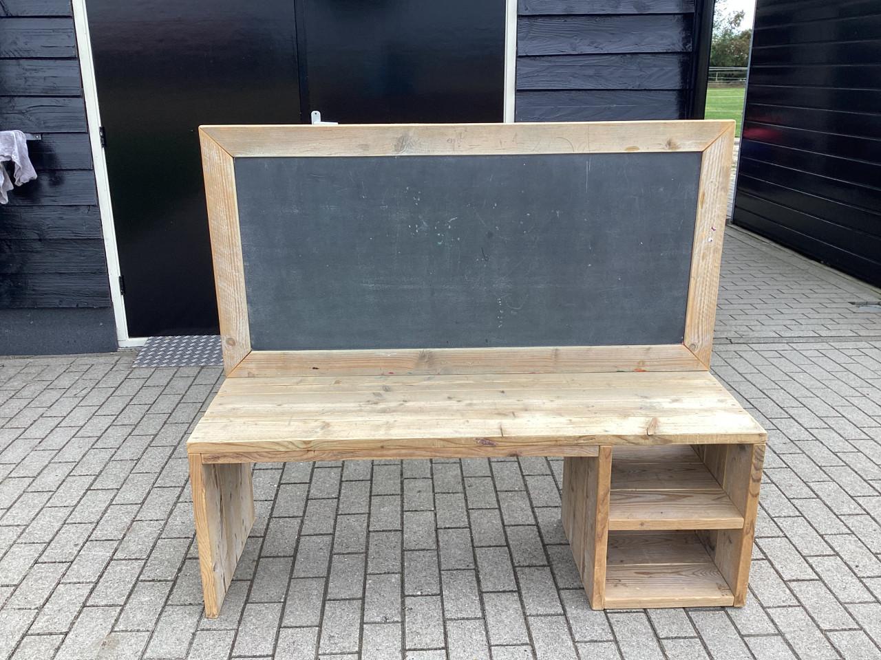 Steigerhouten speeltafel met magnetisch schoolbord