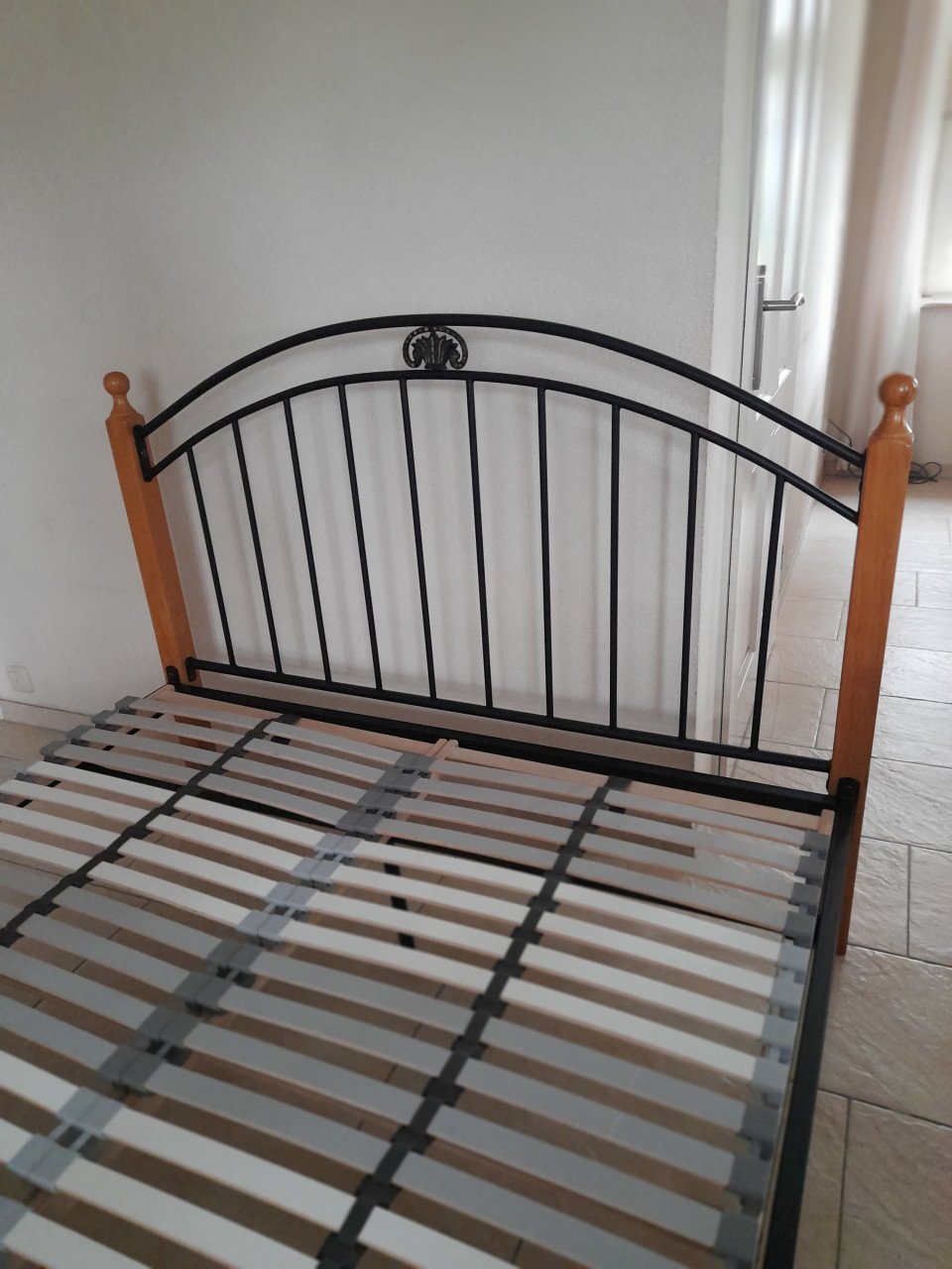 2P Bed 140 x 200 ( in goede nette staat)
