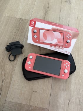 Nintendo Switch Lite Coral