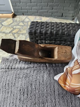 Leuke antieke massief houten blokschaaf met een scherp mes....