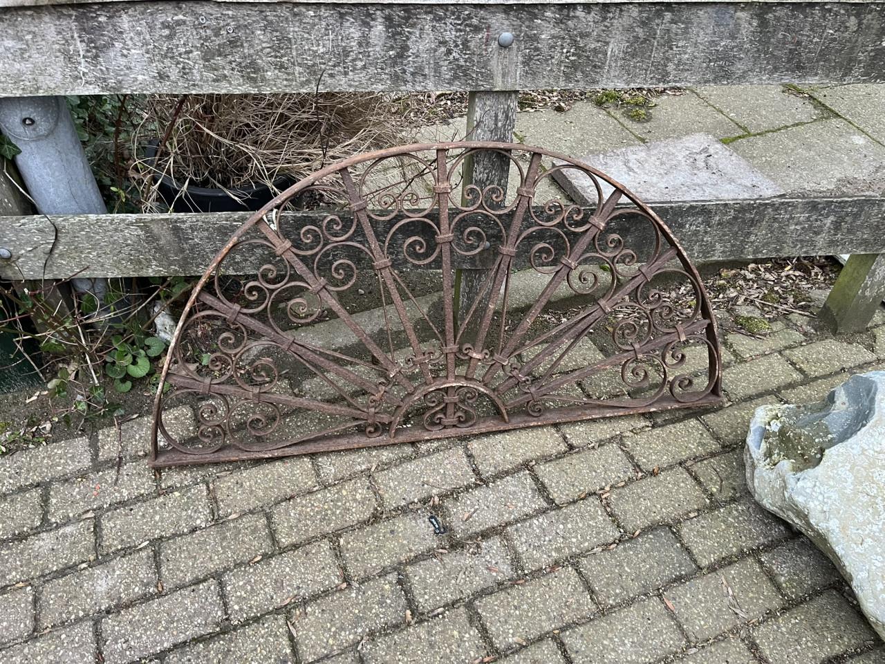 Ornamenten, Raamframe Sierwerk metaal