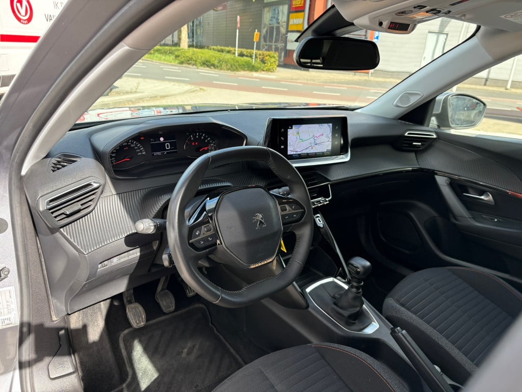 Peugeot 2008 1.2 puretech blue lease active