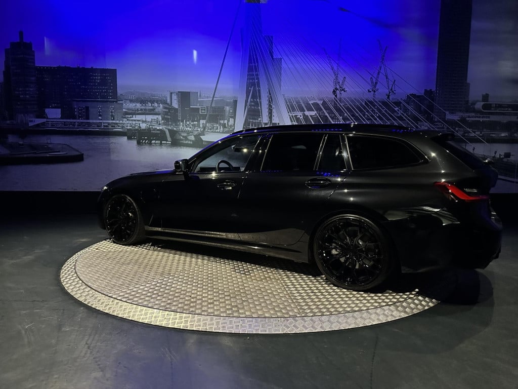 BMW 3-serie touring 330e xdrive *pano*360camera*sportstoelen*laser*eibach*