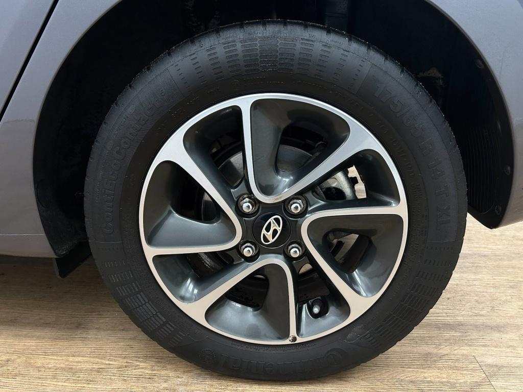 Hyundai I 10 occasion 1.2i | grijs | tweedehands hyundai i10 | airco | pano