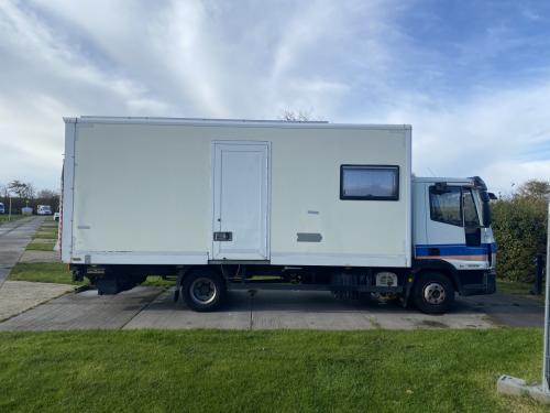 Iveco Camper Vrachtwagen 7,5 ton met 50CC scooter