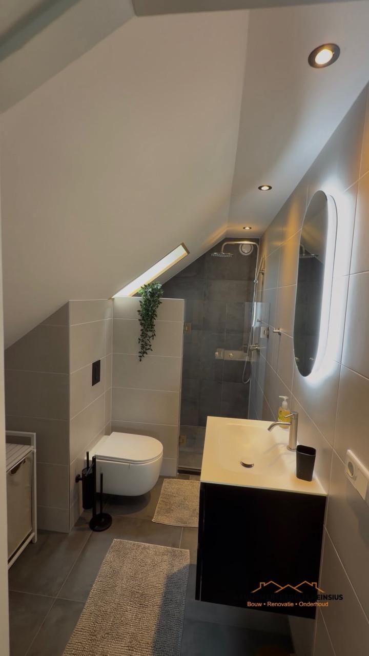 Aannemersbedrijf | Uit-en aanbouw, Badkamer renovatie, stuc- schilderwerk,