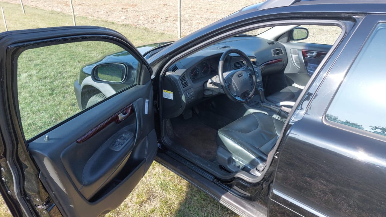 Volvo XC70 2.5T AWD Benzine 5 Cilinder 2001 Zwart