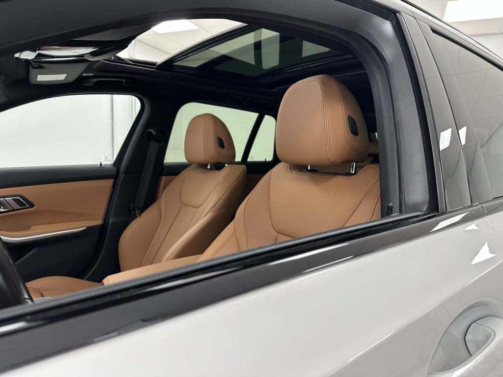 BMW 3-serie touring 330e xdrive m-sport | panoramadak | cognac | head-up-di