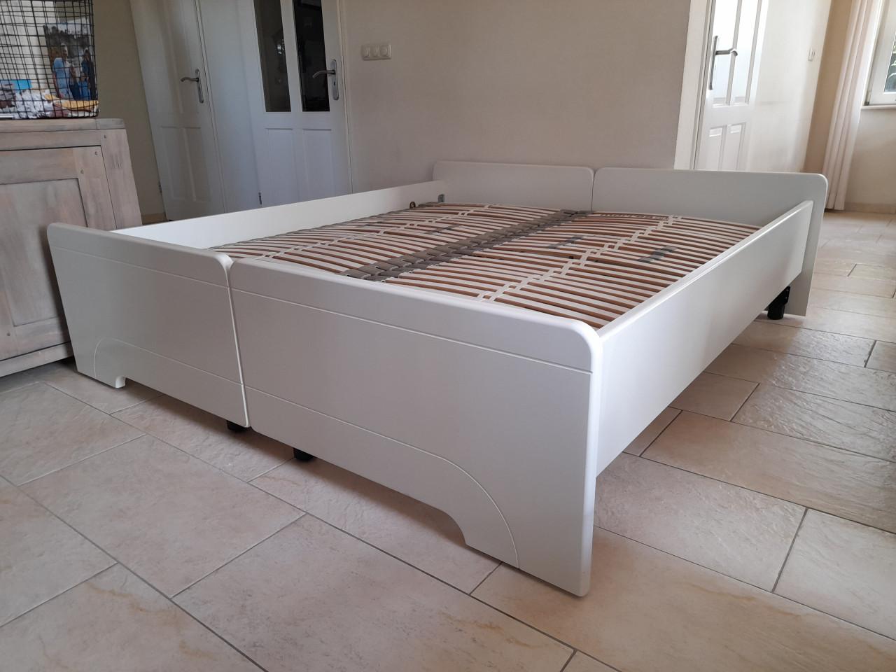 2 x 90 x 200  Deelbaar bed (in goede nette staat )