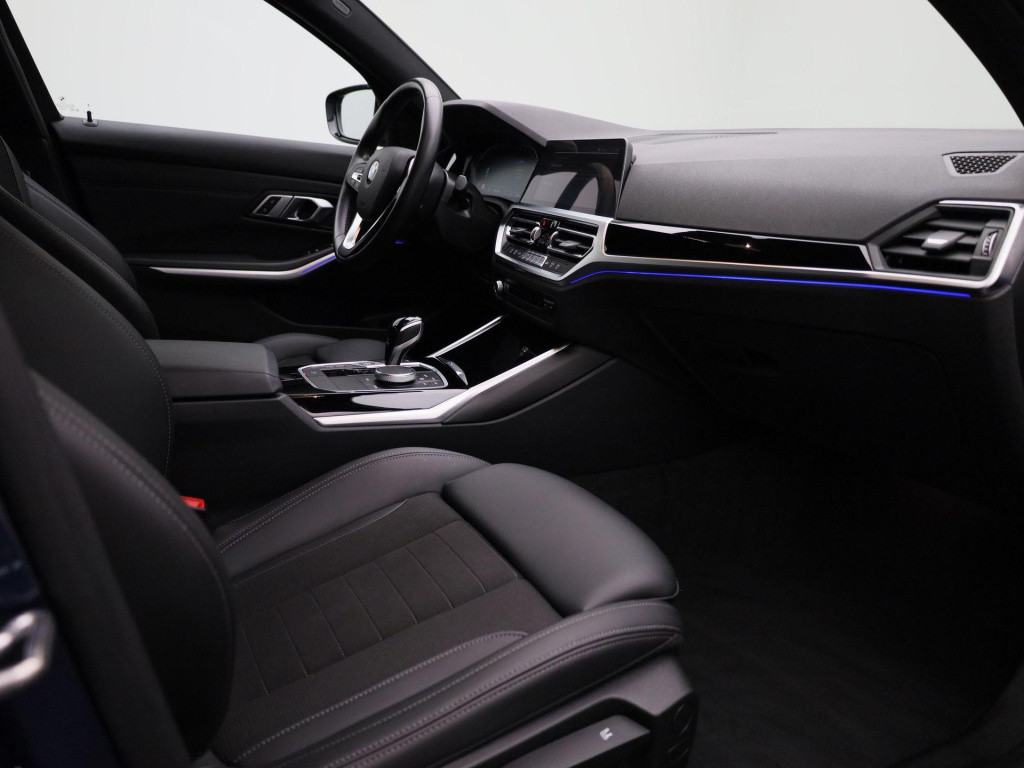 BMW 3-serie 318i business edition | automaat | lmv | half leder | virtual c