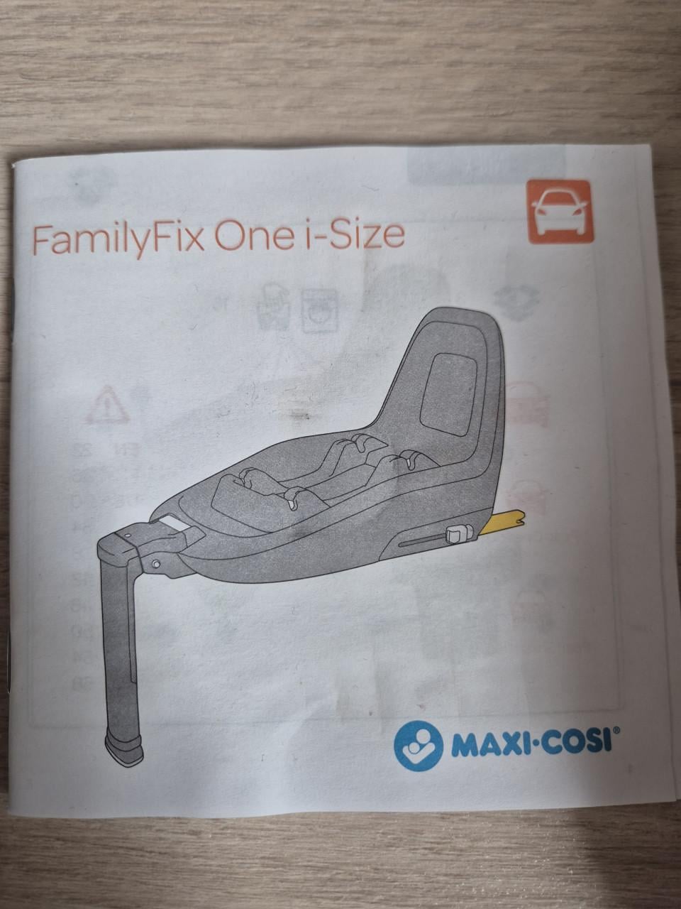 Maxi cosi Pebble plus inclusief family fix voor in de auto