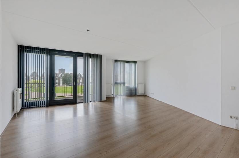 Een luxueus instap klaar appartement op de 2e woonlaag met een groot balkon