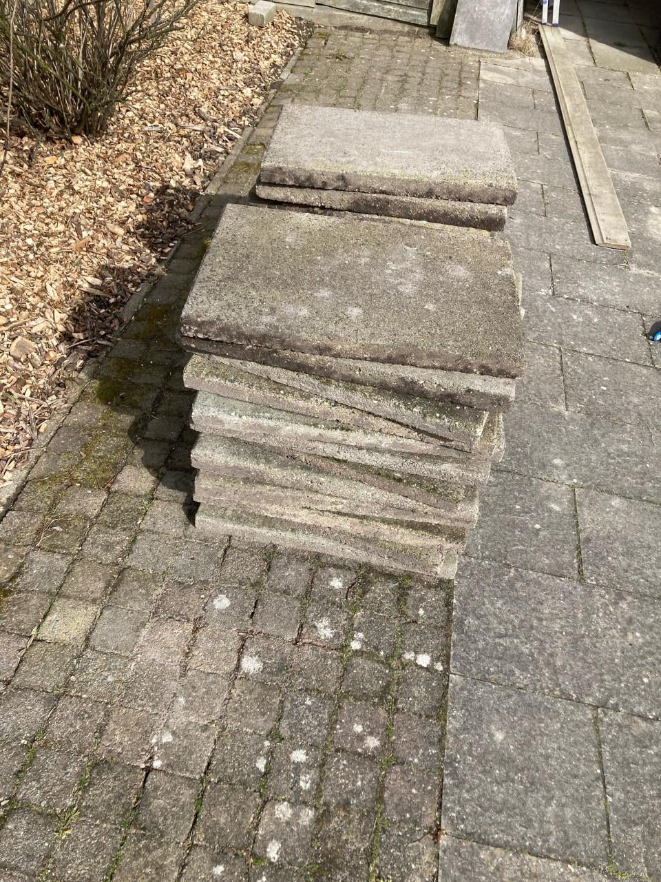 Ruilen: 24 betontegels 60x40x4