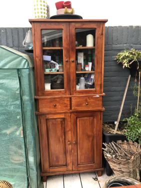 Teakhouten kast