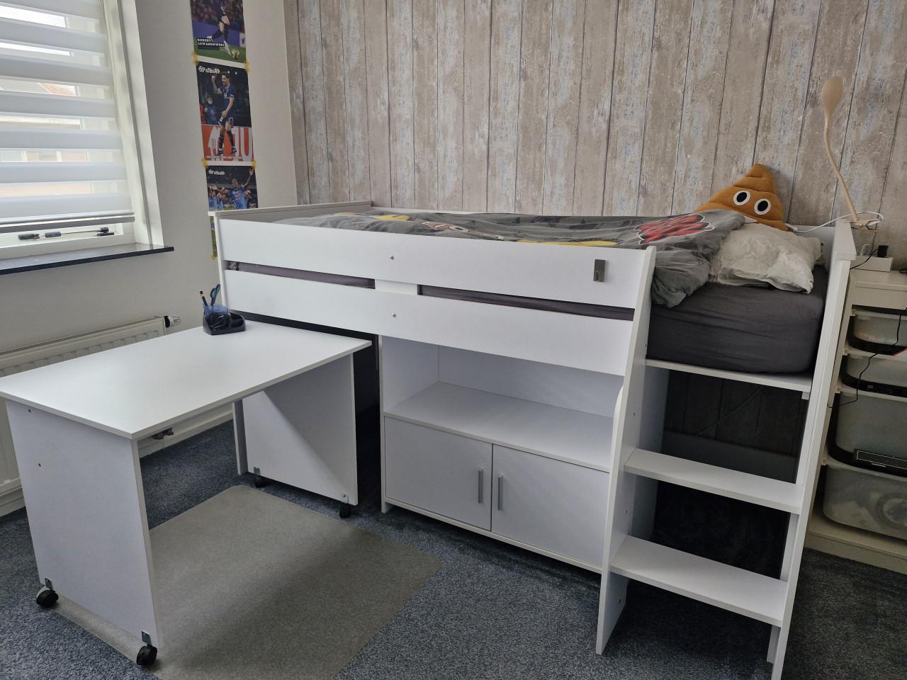 Half-hoogslaper inclusief bureau