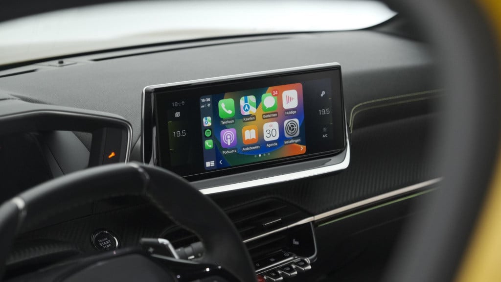 Peugeot 208 puretech 100 eat8 gt-line | trekhaak | adaptieve cruise control