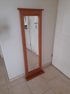 Grote spiegel 45 x 130 hoog (in goede staat )