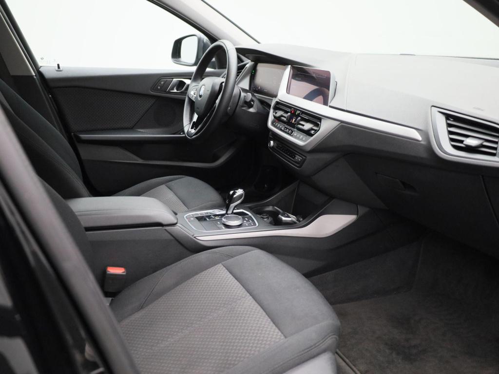BMW 1 Serie 116i executive | automaat | parkeer sensoren | navigatie | virt