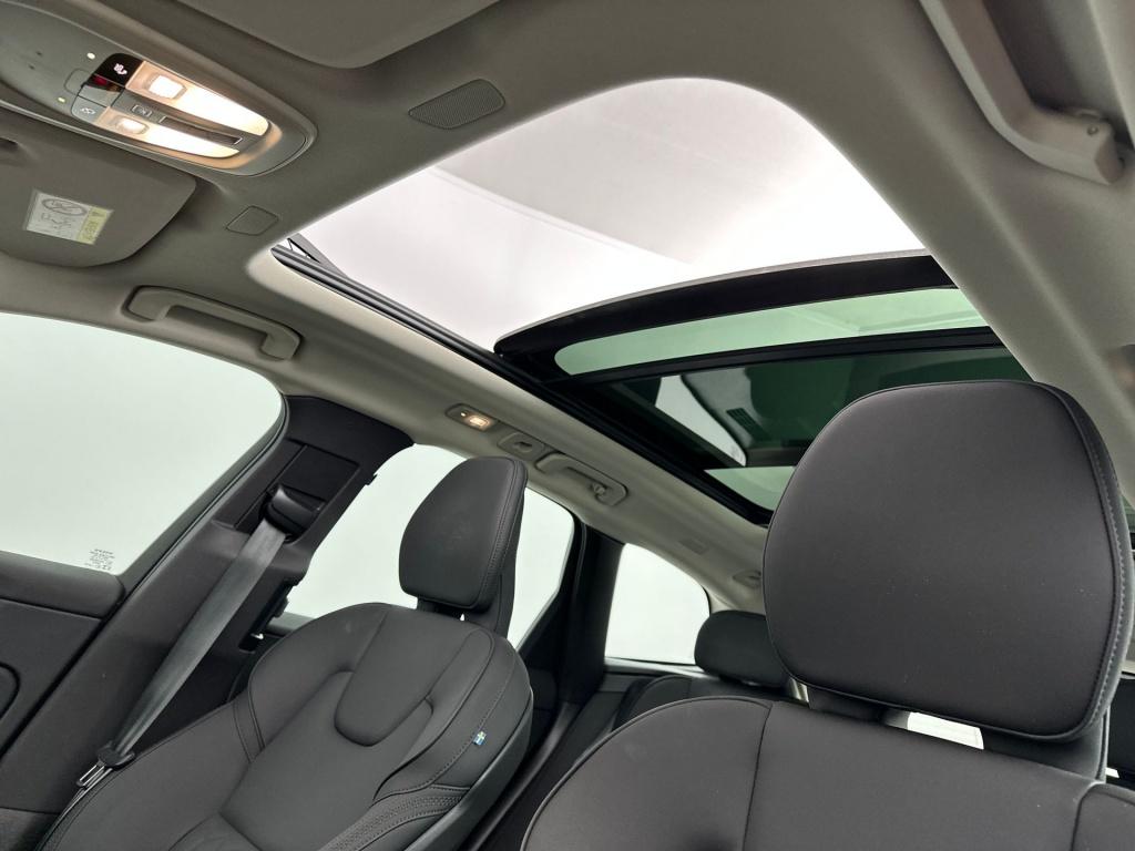 Volvo XC60 t6 398pk recharge ultra dark| pano| trekhaak| 360camera| h&k sou