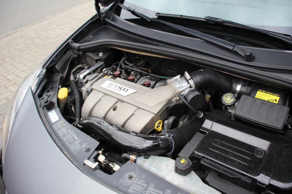 Renault Clio 2.0 rs - ange et demon 99/99 - akrapovic - recaro - shortshift