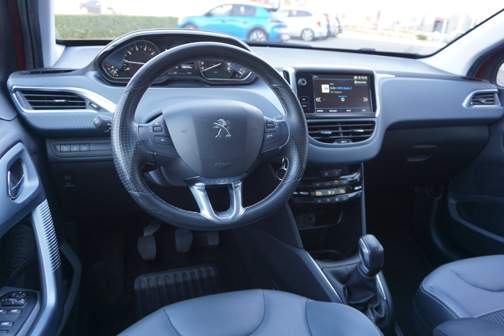 Peugeot 208 1.2 puretech allure climate / cruise / navi / lm velgen / nap