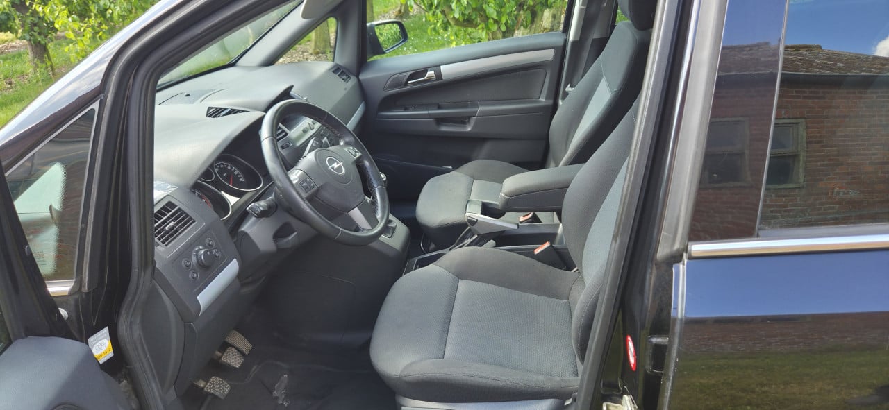 Opel Zafira 2007 2.2 Direct