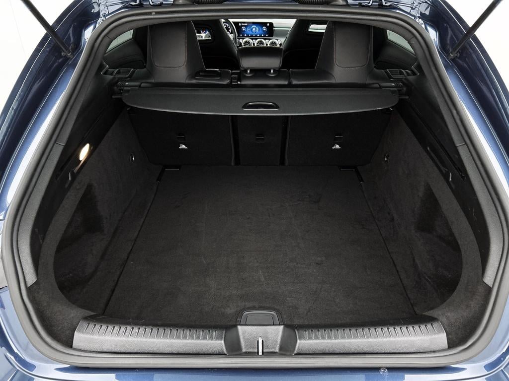 Mercedes-Benz Cla shooting brake 180 amg line | trekhaak | sfeerverlichting