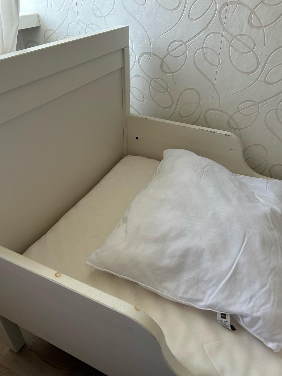 Peuterbed met goed matrasje incl.zgan kinderdekbed en kinderhoofdkussen