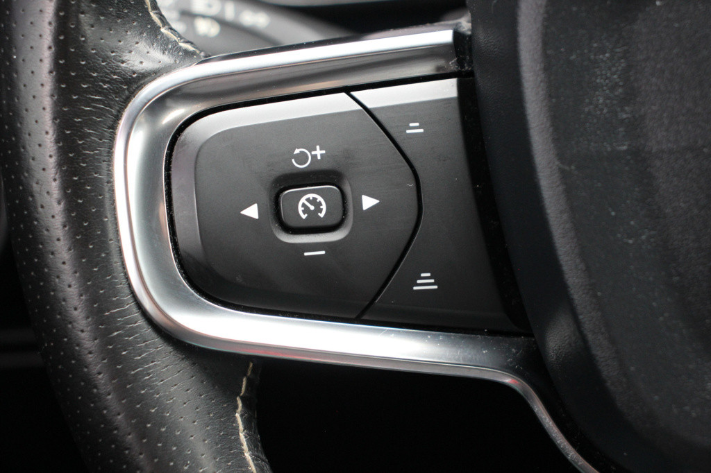 Volvo XC40 1.5 t3 r-design | elec. trekhaak | camera | half leder