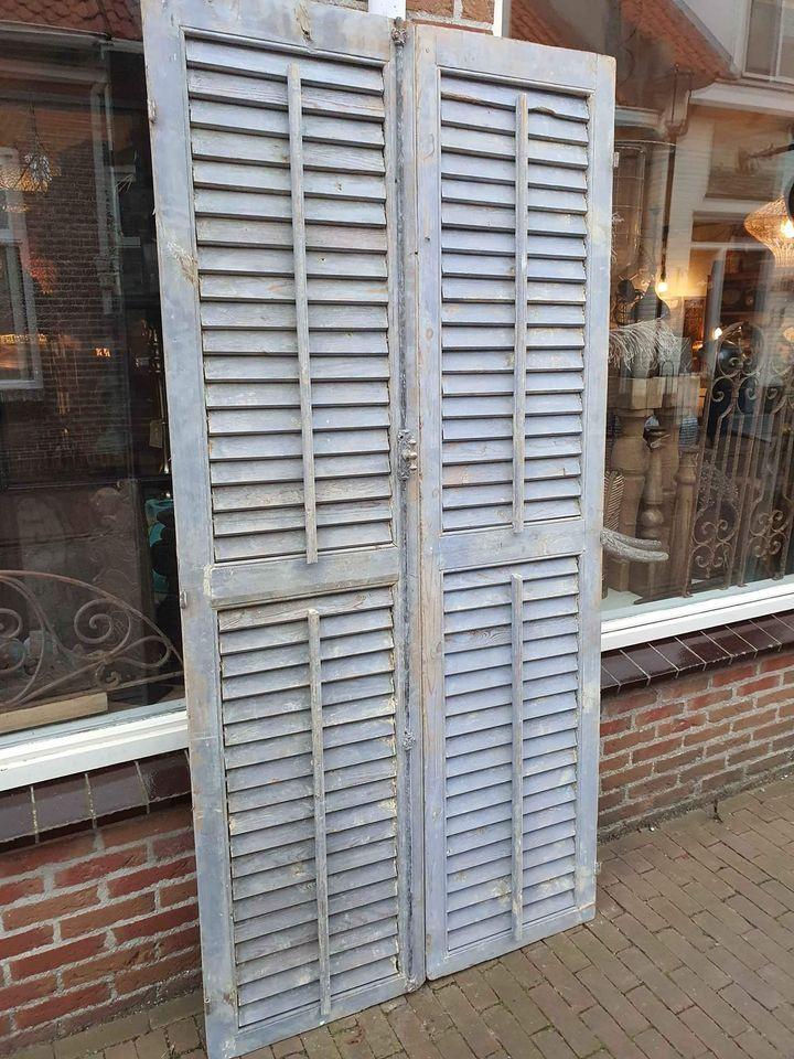 NIET ALLEEN VOOR NACHTKASTJES MAAR BANKEN STOELEN, DECO, VERLICHTING KIJKT