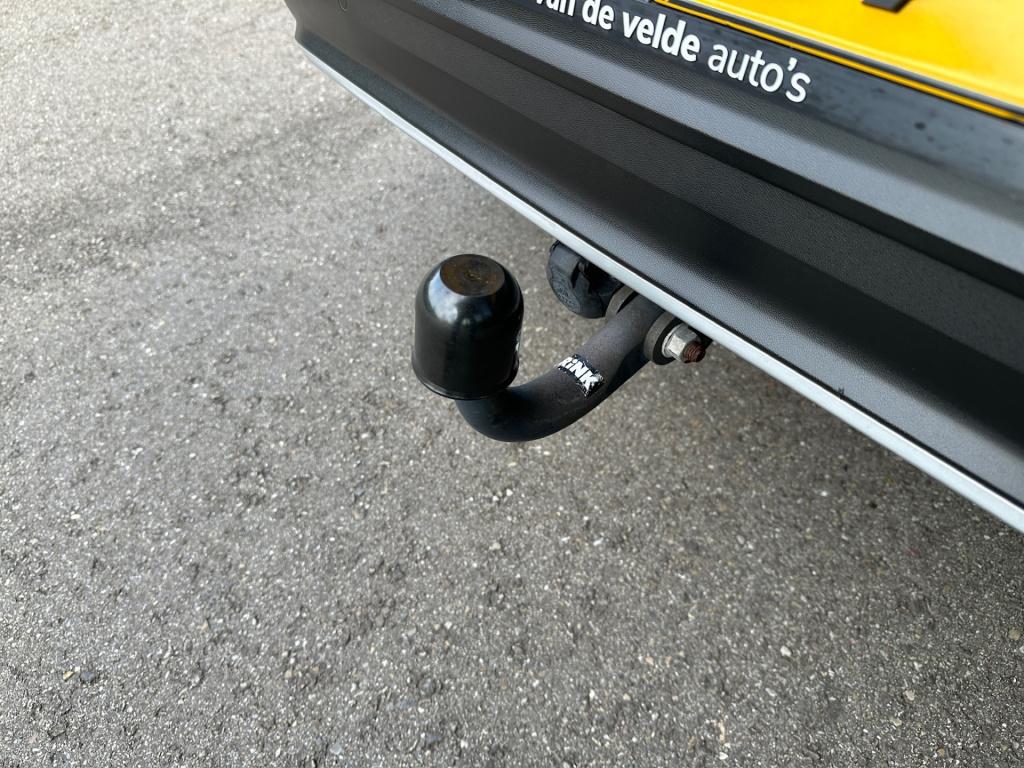 Volkswagen T-roc 1.5 tsi 150pk style | trekhaak | navi | camera | carplay |