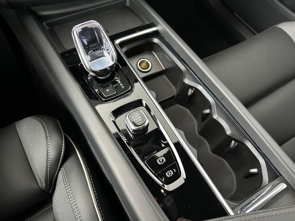 Volvo XC60 plus black edition recharge 360 camera
