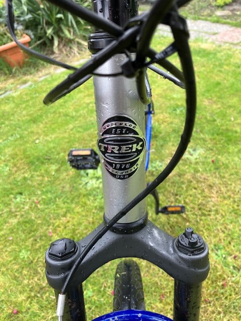 Trek 4700 MTB mountainbike met extra accessoires