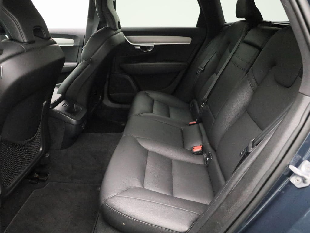 Volvo V90 2.0 b4 momentum business | automaat | navigatie | leder | apple c