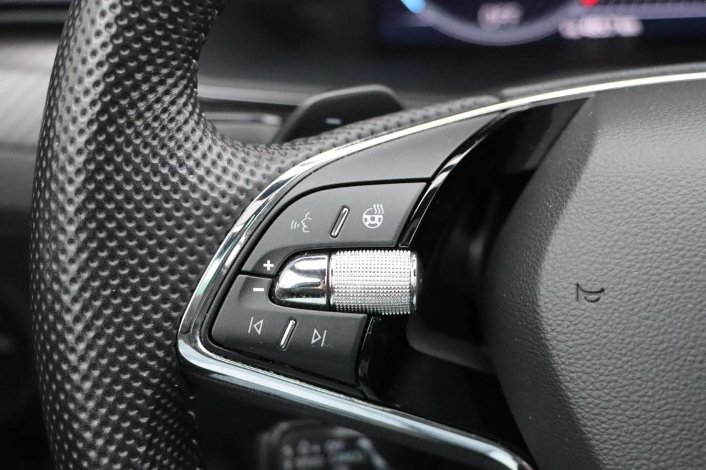 Skoda Superb combi 1.4 tsi iv sportline business 218pk dsg6