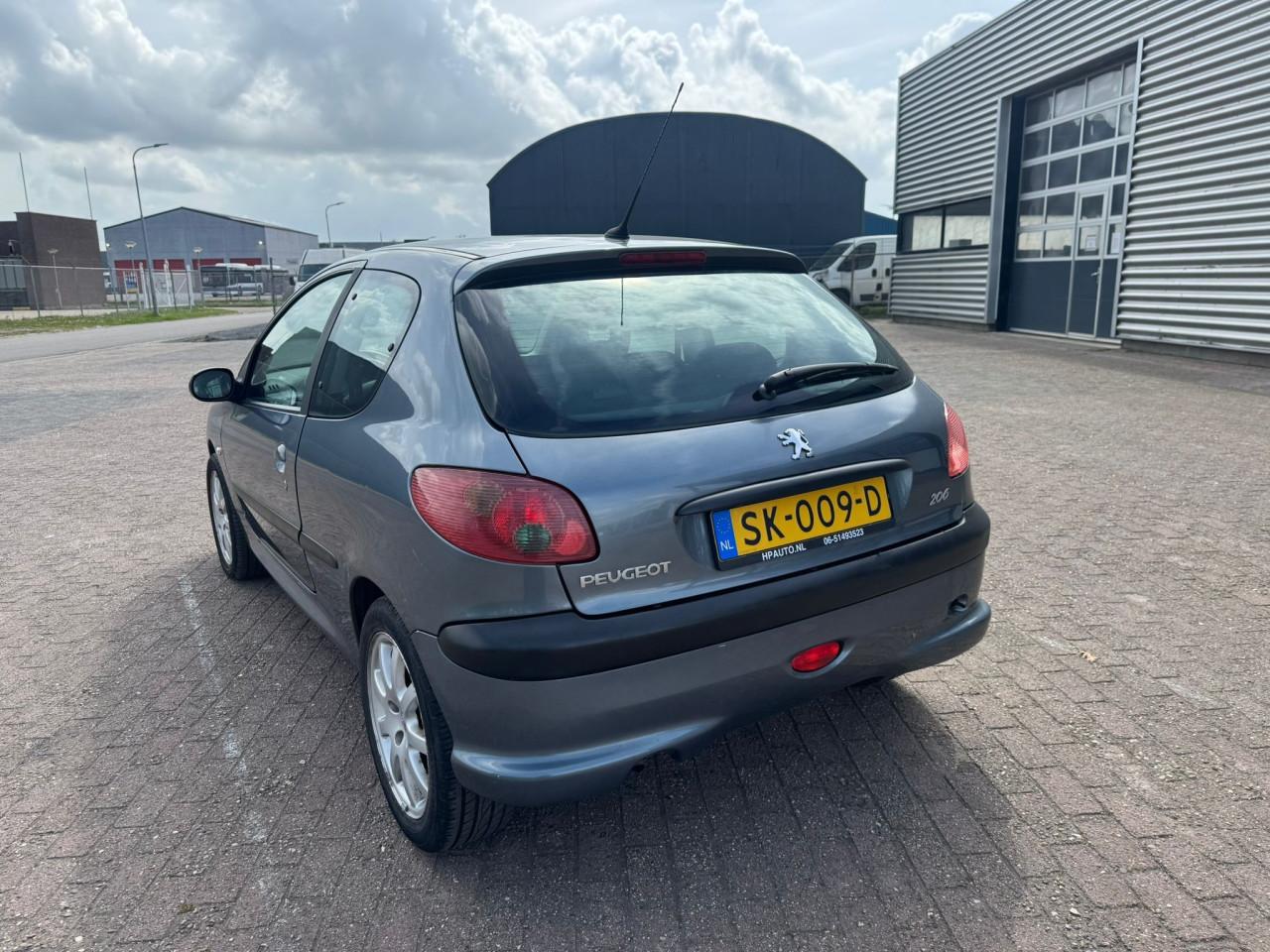 Peugeot 206 bj 2008  1400 euro