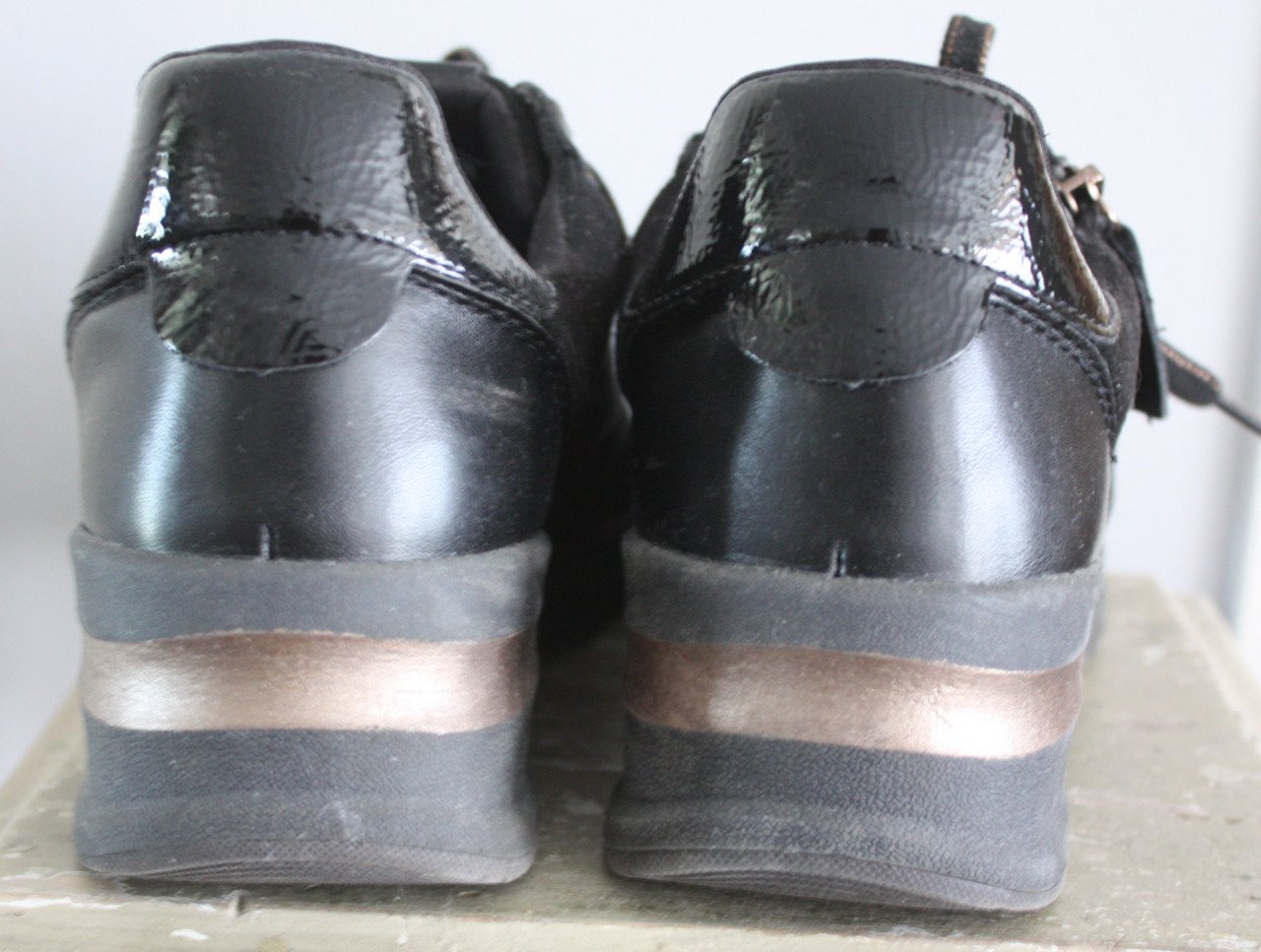 Snakers gympen zwart met koperen details  maat 39